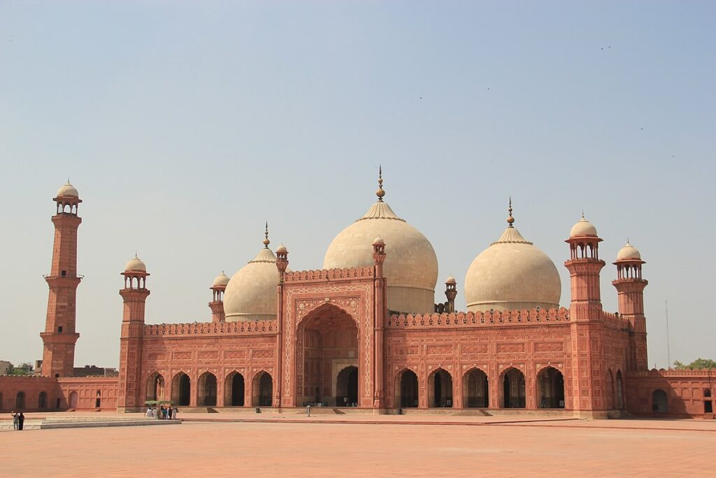 1200px-Badshahi_Mosque_front_picture