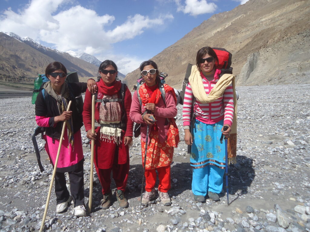 hafiza-bano-is-on-the-extreme-right