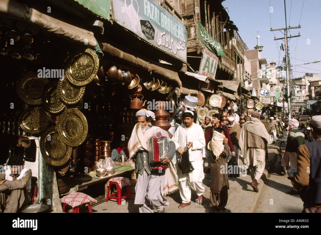 pakistan-nwfp-peshawar-qissa-khawani-bazaar-brass-and-copper-goods-A90R33