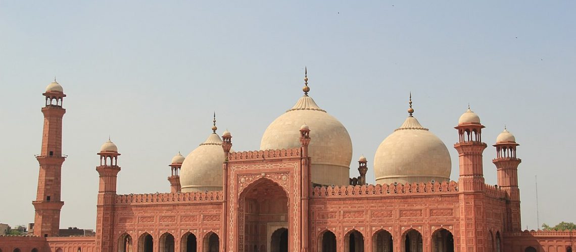 1200px-Badshahi_Mosque_front_picture